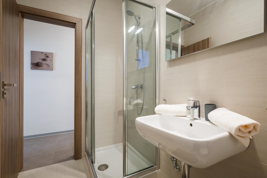 Ivni Apartmani Novigrad  Phòng bức ảnh